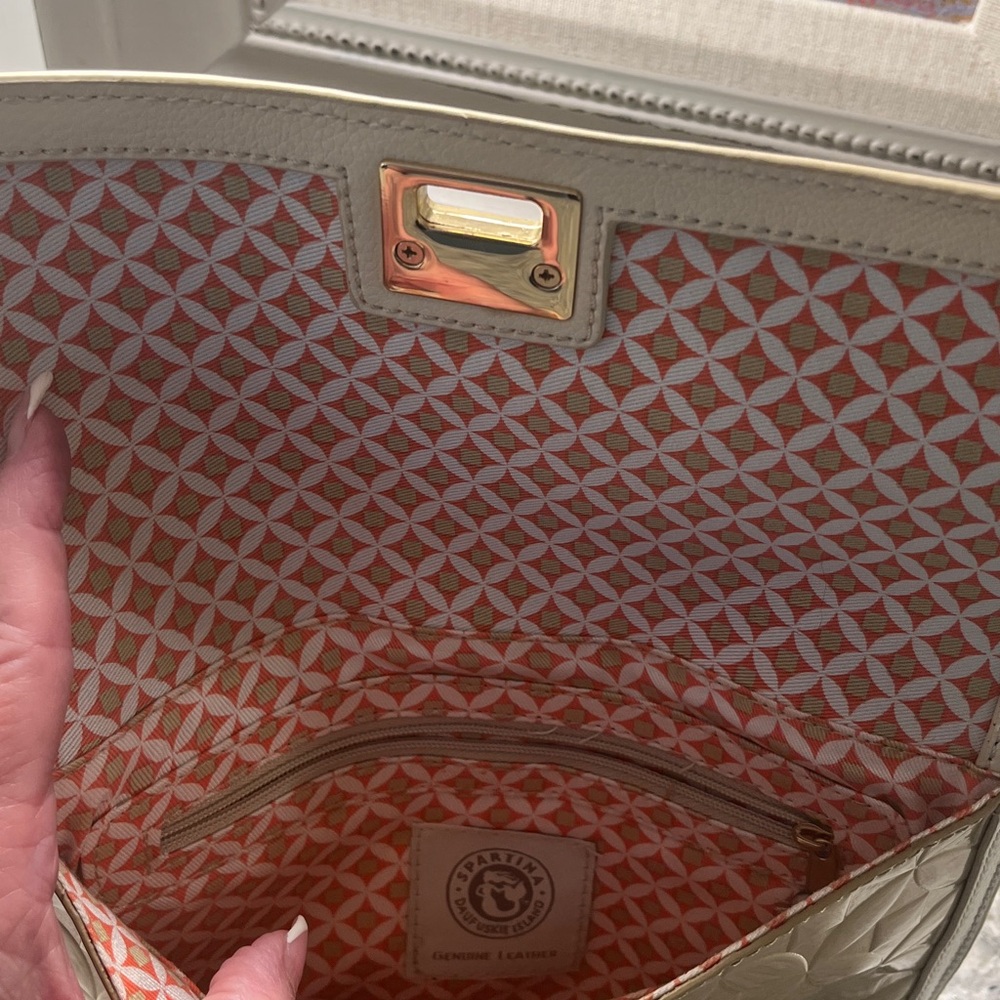 Spartina Gold Leather Clutch Handbag ~ 
Excellent condition - Picture 5 of 9